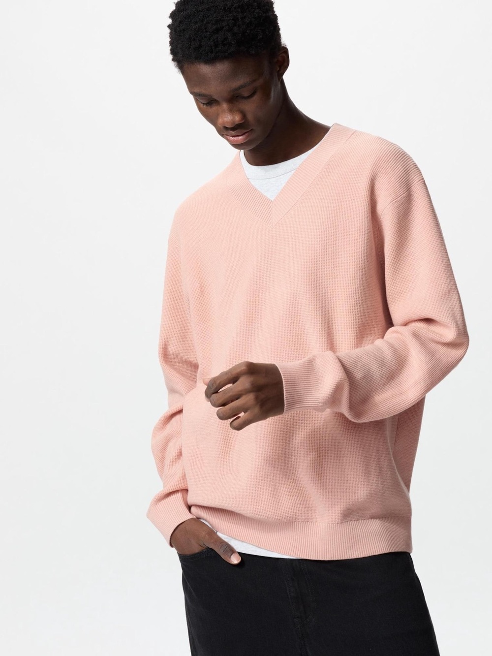 Uniqlo Men's V-Neck Sweater - Pale Pink